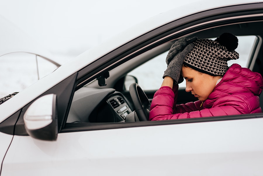 4 Ways to Stay Safe While Waiting for a Tow Truck